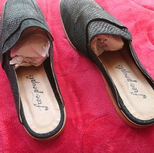 Free PEOPLE black at Ease Loafers NWOT SZ8